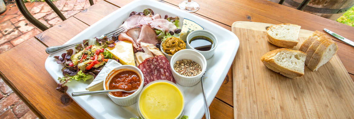 cellar-door-wine-tours-take-a-bus-visit-south-australian-region1.jpg